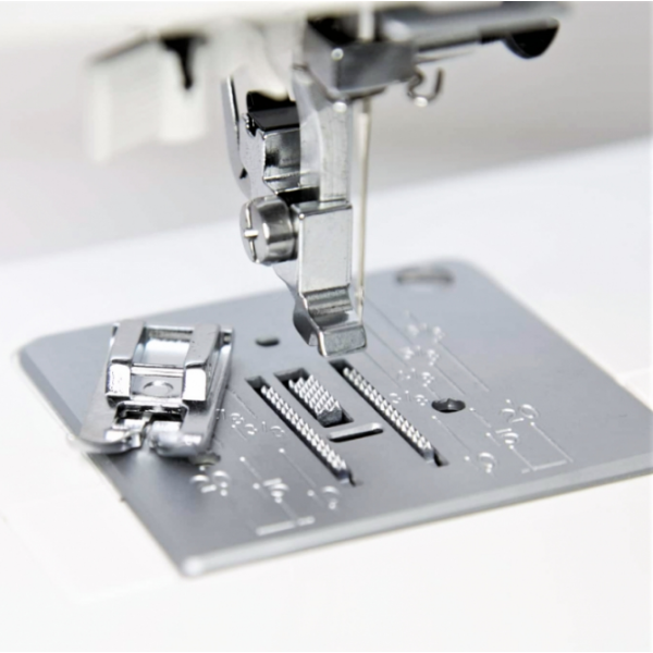 Janome XE 300 бытовая швейная машина