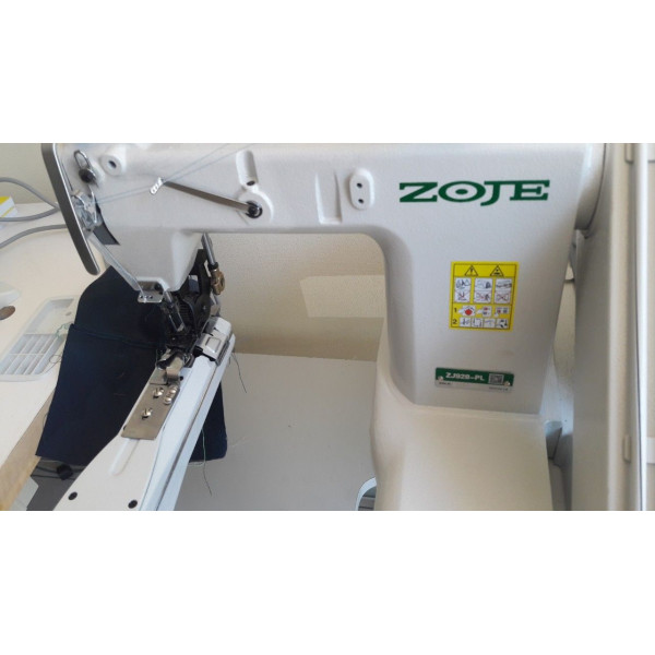 Zoje ZJ928-PL Трехигольная  машина цепного стежка с П-образной платформой