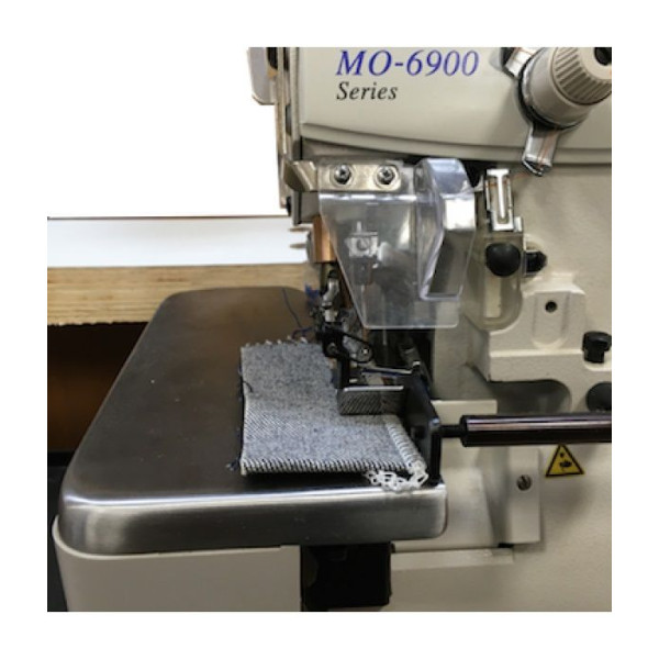 Juki MO-6905G-0M6-700 промышленный трехниточный оверлок для тяжелых материалов