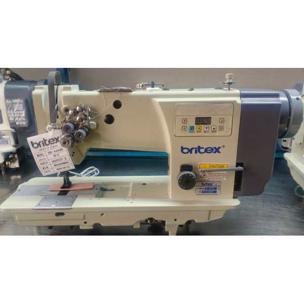 Швейная машина BRITEX BR-4420D двухигольная, прямострочная, с тройным продвижением и встроенным сервомотором.